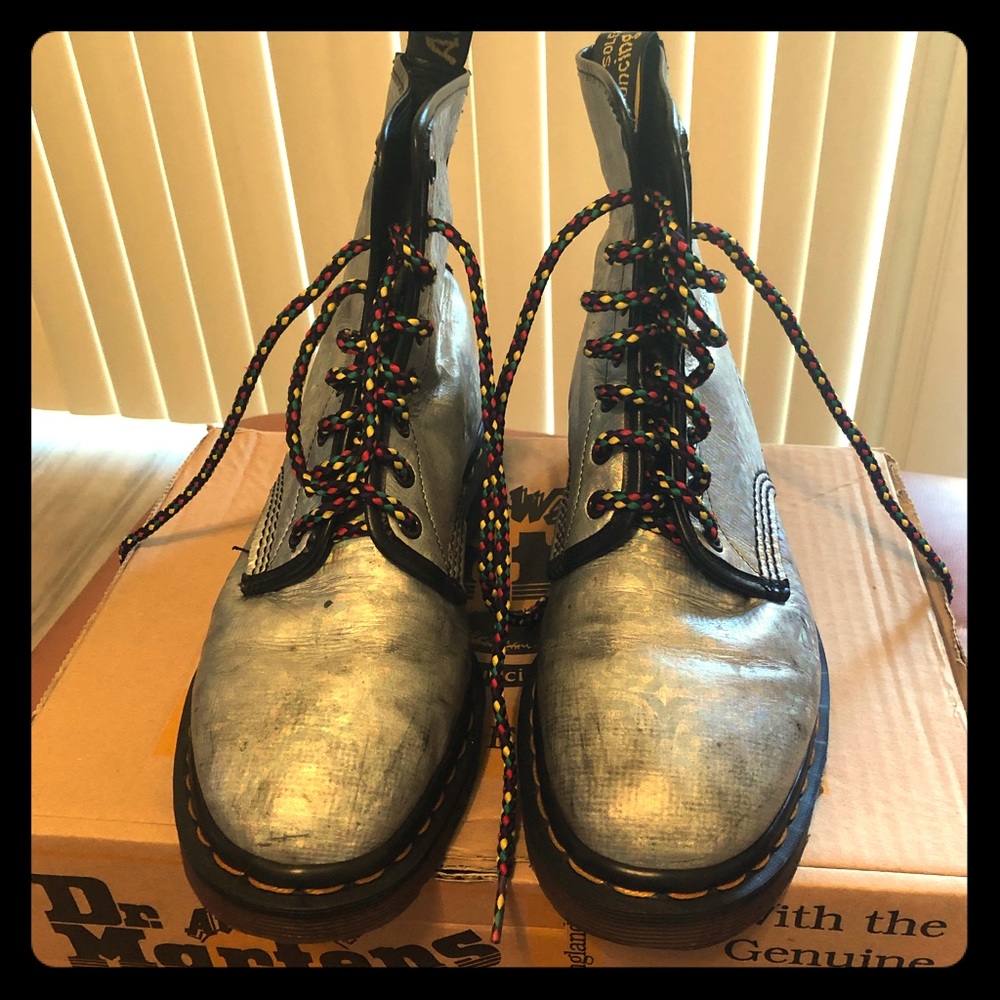 VINTAGE Dr. Martens from 1995. 7 Men’s; 9 Women’s